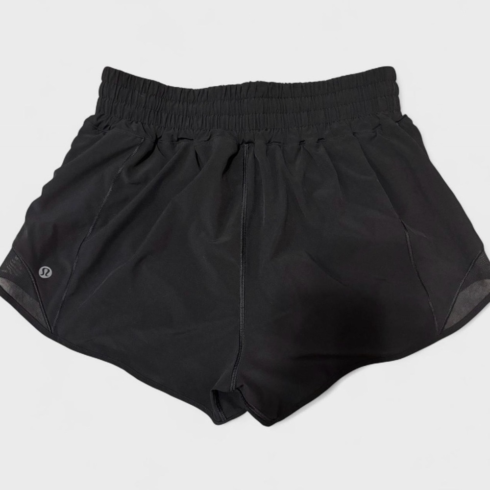 Size 6 Black Lululemon Hotty Hot High-Rise Lined Short 2.5”